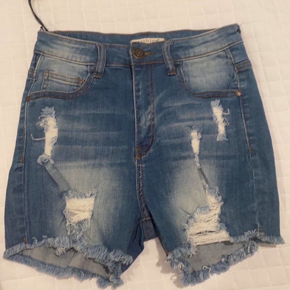 MACHINE JEAN SHORTS SIZE SMALL